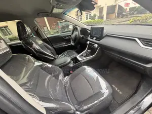 Toyota RAV4 XLE 2022 Gray