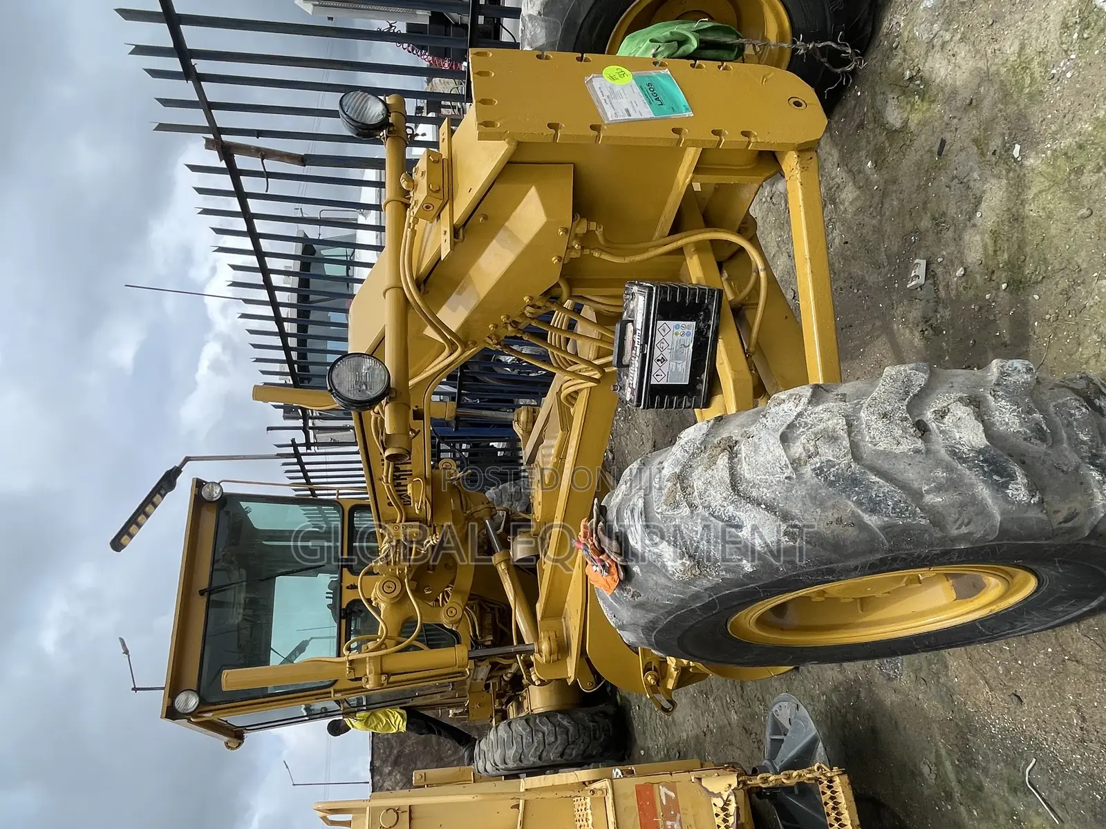 Caterpillar Grader With Ripper