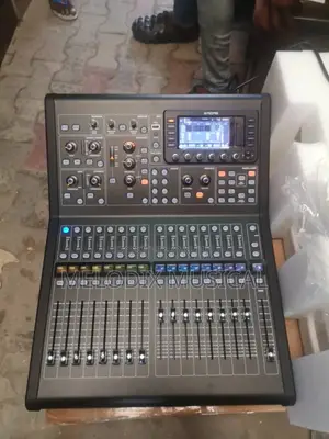 Midas M32r Live Digital Mixer