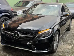 Mercedes-Benz C300 2016 Black
