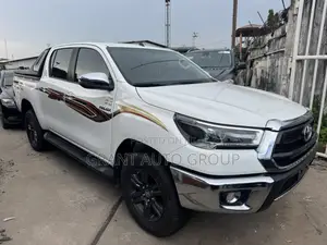 Toyota Hilux 2024 White