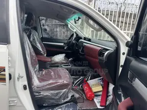 Toyota Hilux 2024 White