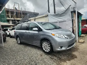 Toyota Sienna Limited 7 Passenger 2012 Silver