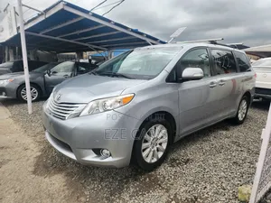 Toyota Sienna Limited 7 Passenger 2012 Silver