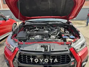 New Toyota Hilux 2023 Red