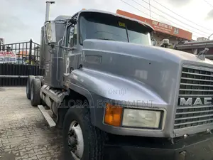 Mack Ch Double Cabbin 1996 Grey