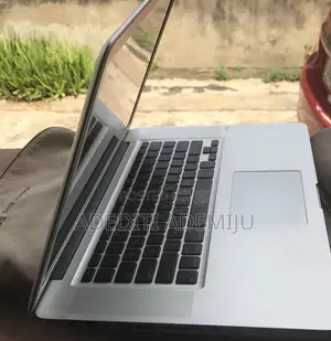 Laptop Apple MacBook Pro 8GB Intel Core i7 HDD 640GB