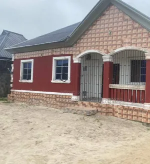 2bdrm Bungalow in Oviri Ogor Ughelli, Warri for sale