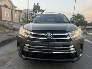 Toyota Highlander XLE 4dr SUV (3.5L 6cyl 6A) 2014 Green