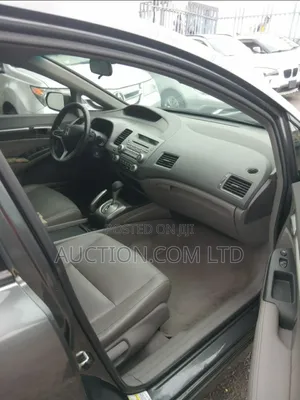 Honda Civic 1.8 5 Door Automatic 2010 Gray