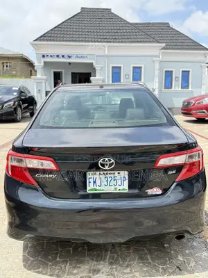 Toyota Camry SE 4dr Sedan (2.5L 4cyl 6A) 2013 Blue