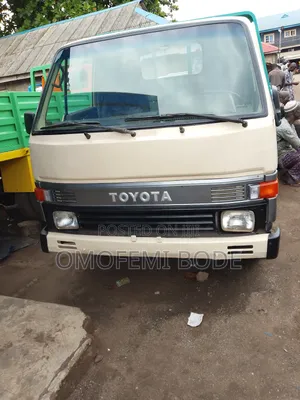 Toyota Dyna 100 Four Tyres Petrol White