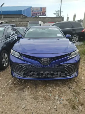 Toyota Camry LE FWD (2.5L 4cyl 8AM) 2018 Blue