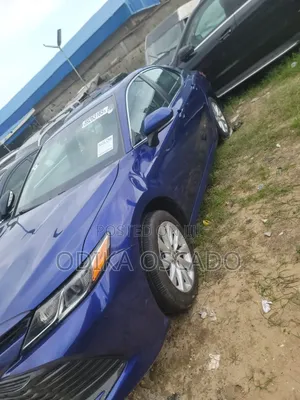 Toyota Camry LE FWD (2.5L 4cyl 8AM) 2018 Blue