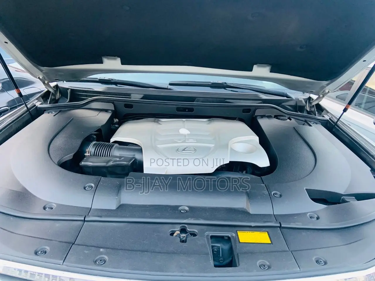 Lexus LX 570 2011 Silver