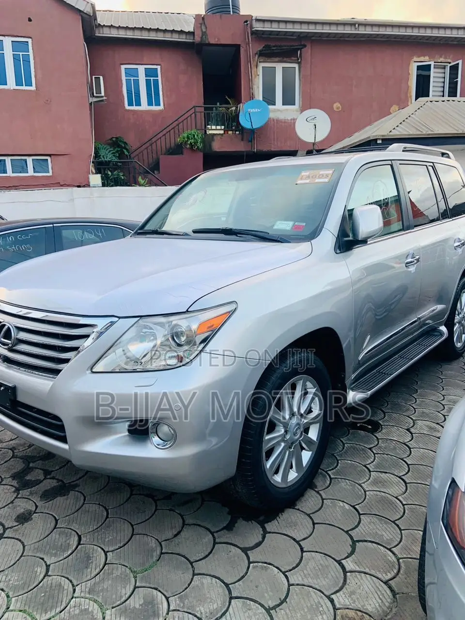 Lexus LX 570 2011 Silver