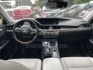 Lexus ES 2017 White