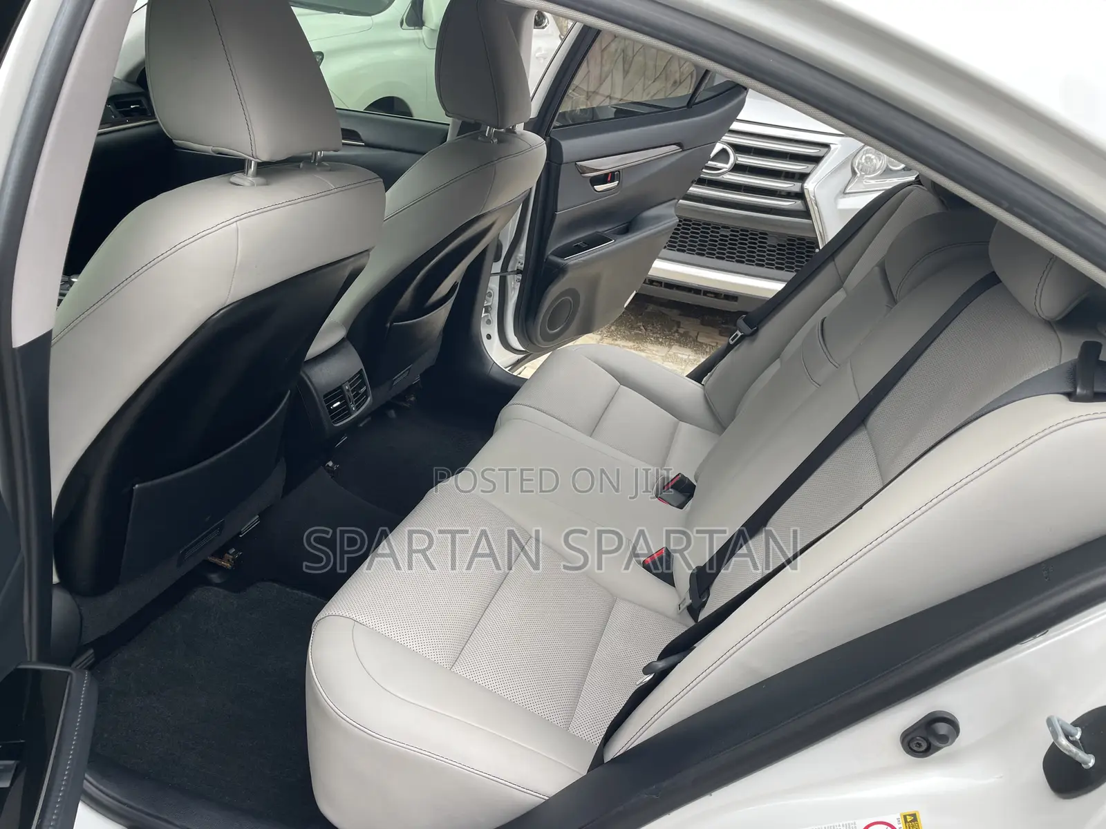 Lexus ES 2017 White