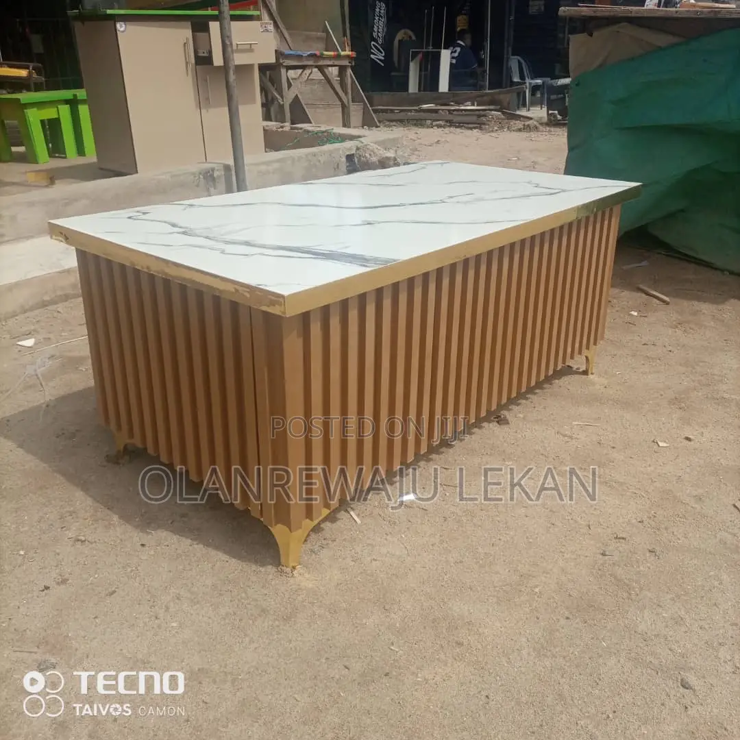Standard Modern Center Table
