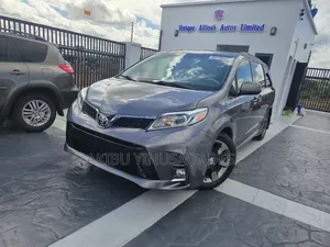 Toyota Sienna SE 8 Passenger 2011 Gray