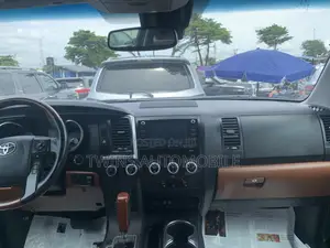 Toyota Sequoia Platinum 2022 Black
