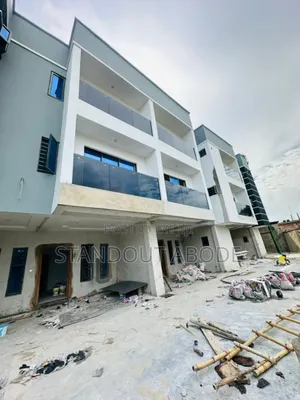 4bdrm Duplex in Inside An Estate, Ikeja for sale