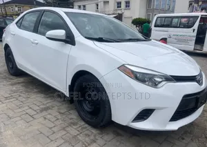 Toyota Corolla LE 4dr Sedan (1.8L 4cyl CVT) 2015 White