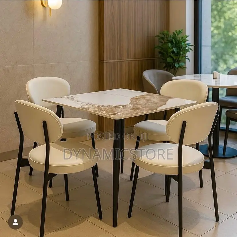 4 Seaters Round Table