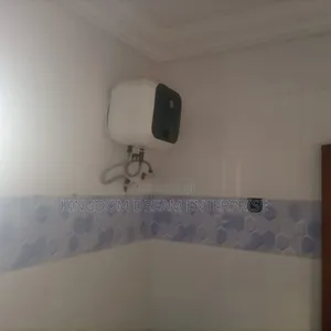 3bdrm Block of Flats in Lekki Phase 1 for rent