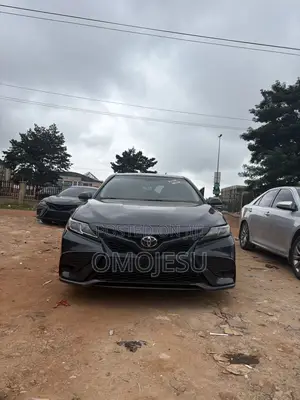 Toyota Camry SE FWD (2.5L 4cyl 8AM) 2018 Black