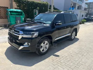 Toyota Land Cruiser 5.7 V8 2014 Black