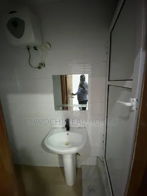 2bdrm Apartment in Off Freedom Way, Lekki for rent
