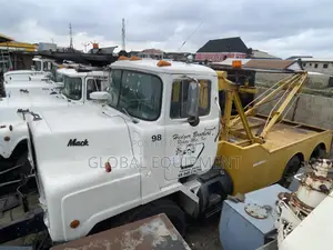 Mack Tow Truck