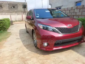 Toyota Sienna SE FWD 8-Passenger 2013 Red