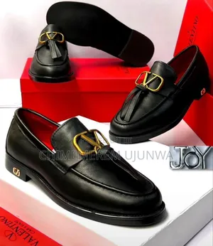 Luxury Valentino Falt Shoe