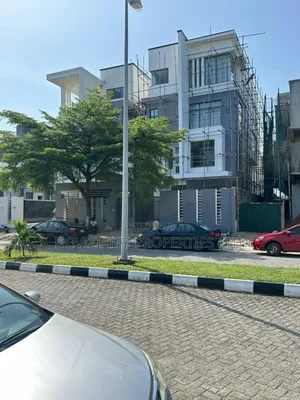 5bdrm Duplex in Banana Island for sale