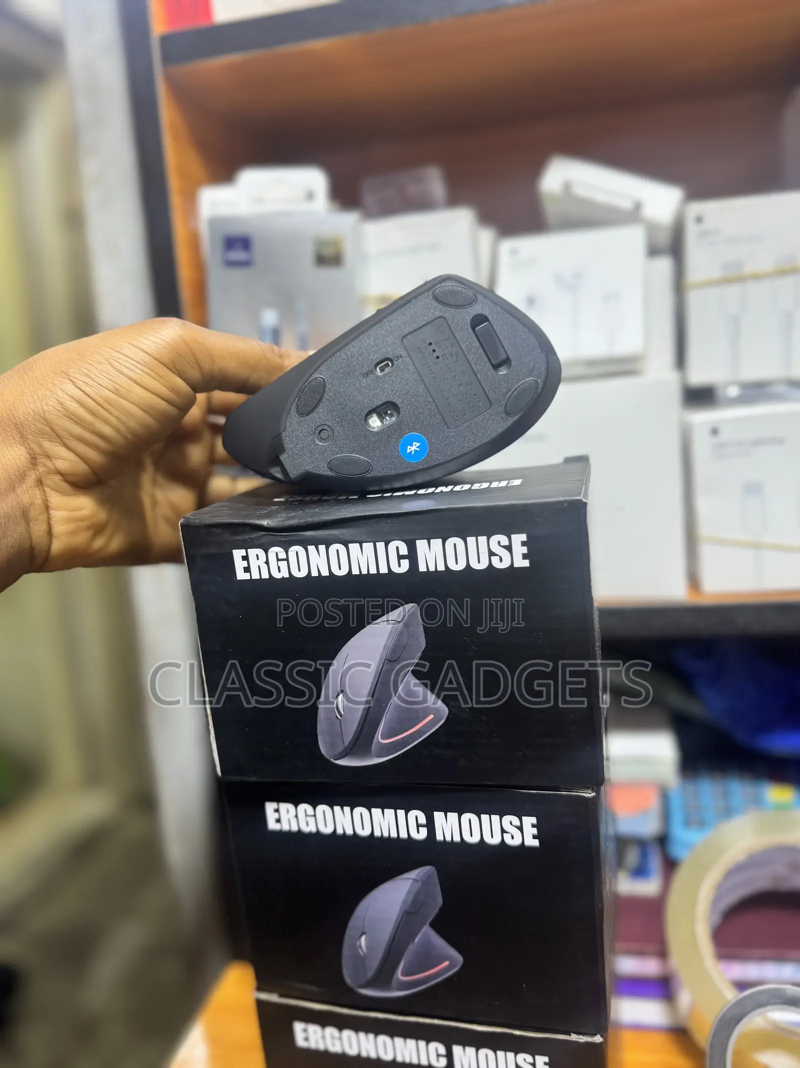 Ergonomic Wireless Gaming Mouse