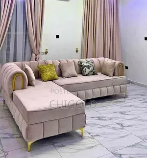 Beautiful L Shaped With Good Quality Wood Is Available to Pick