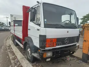 Mercedes Benz 814 Truck 17ft Length