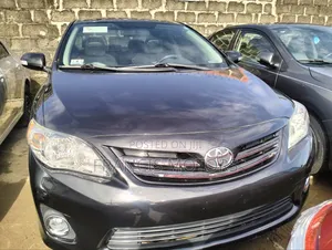 Toyota Corolla LE 4dr Sedan (1.8L 4cyl 4A) 2013 Black