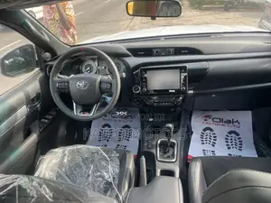 New Toyota Hilux 2025 Black