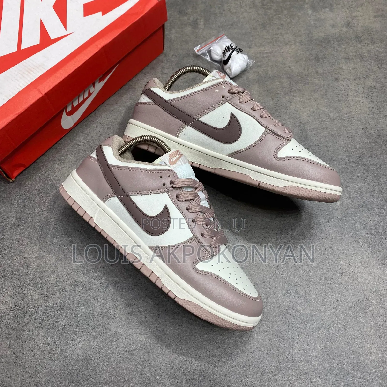 Nike Dunk Low Sneakers