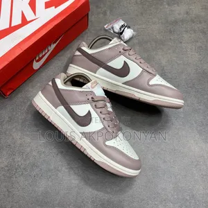 Nike Dunk Low Sneakers