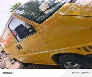 Volkswagen Transporter 2005 Yellow