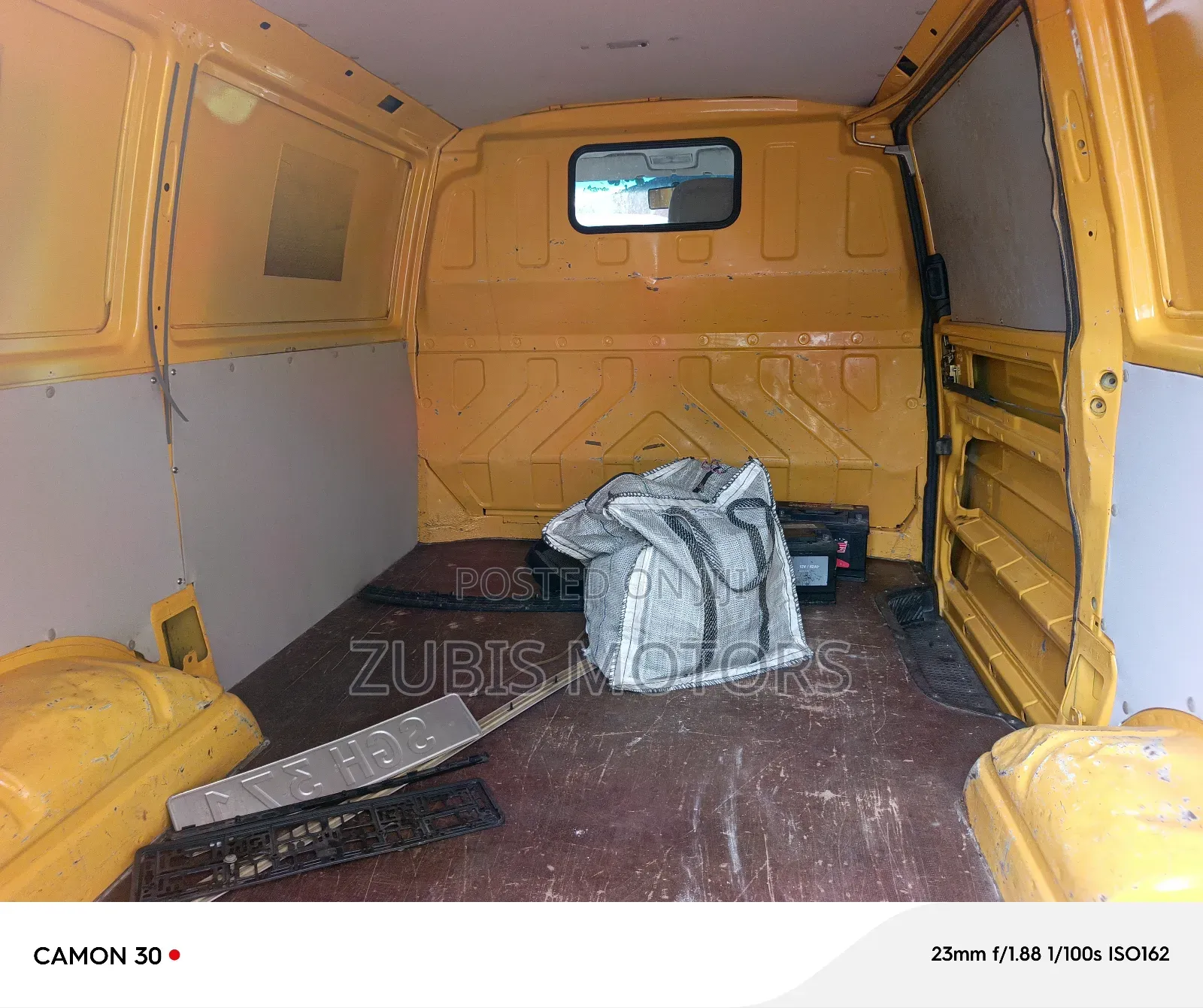 Volkswagen Transporter 2005 Yellow