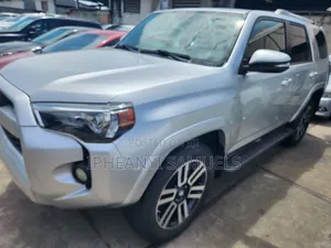 Toyota 4-Runner SR5 4x4 Premium 2019 Silver