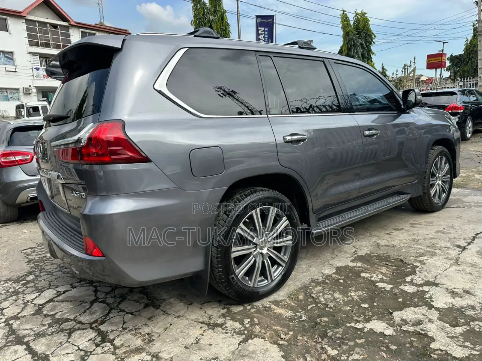 Lexus LX 570 AWD 2017 Gray