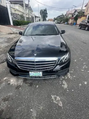 Mercedes-Benz 300E 2017 Black