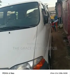 Toyota HiAce 2004 White