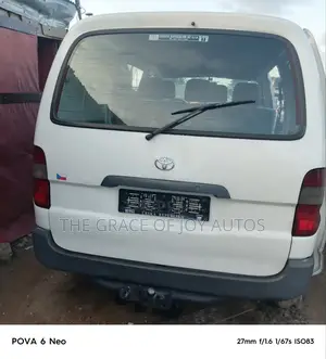 Toyota HiAce 2004 White